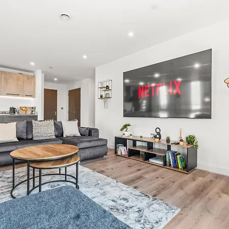 Penthouse With Gorgeous Minister View - Hot Tub - Gym - Free Parking - Pool & Table Tennis Table Apartamento *