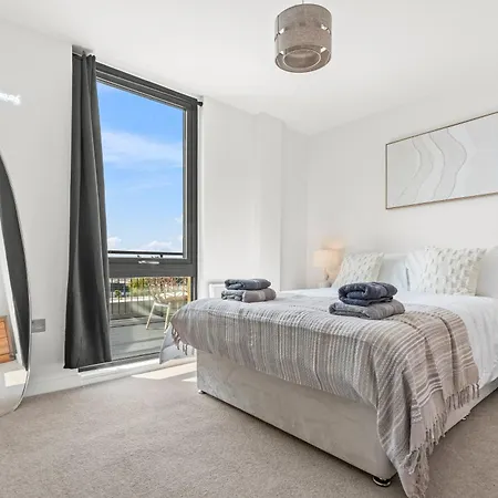 Penthouse With Gorgeous Minister View - Hot Tub - Gym - Free Parking - Pool & Table Tennis Table Apartamento York
