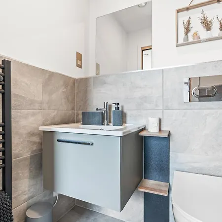 Penthouse With Gorgeous Minister View - Hot Tub - Gym - Free Parking - Pool & Table Tennis Table York