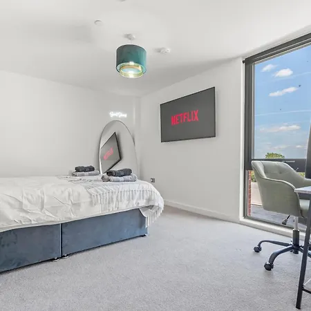 Penthouse With Gorgeous Minister View - Hot Tub - Gym - Free Parking - Pool & Table Tennis Table Apartamento York