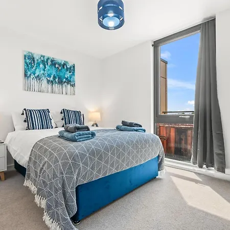 Penthouse With Gorgeous Minister View - Hot Tub - Gym - Free Parking - Pool & Table Tennis Table * York