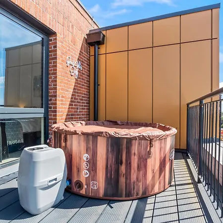 Apartamento Penthouse With Gorgeous Minister View - Hot Tub - Gym - Free Parking - Pool & Table Tennis Table
