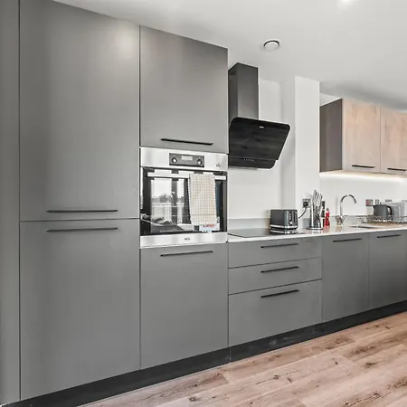 Penthouse With Gorgeous Minister View - Hot Tub - Gym - Free Parking - Pool & Table Tennis Table York