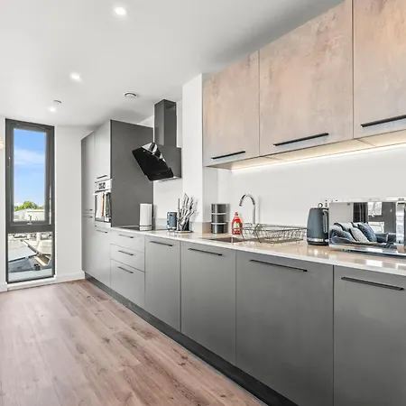 Penthouse With Gorgeous Minister View - Hot Tub - Gym - Free Parking - Pool & Table Tennis Table Apartamento *